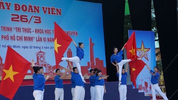 Tổ chức hoạt động văn nghệ chào mừng
