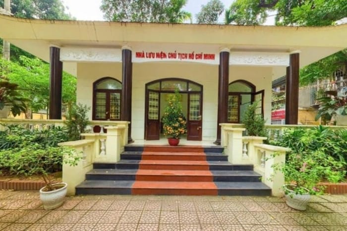 Ngày 17/3 chủ tịch Hồ Chí Minh đến thăm nhà ăn khu tập thể Kim Liên