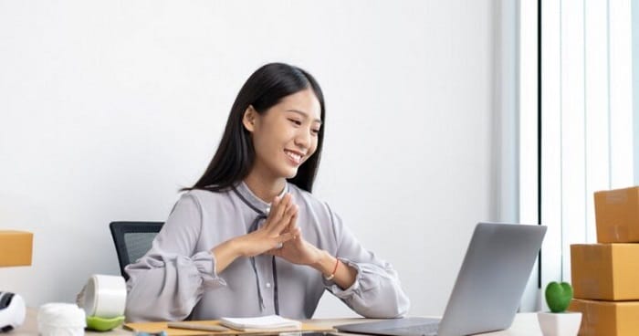 Vào ngày này mọi người vẫn phải làm việc