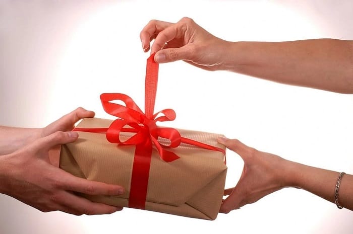 Có thể tặng nhau món quà nhỏ